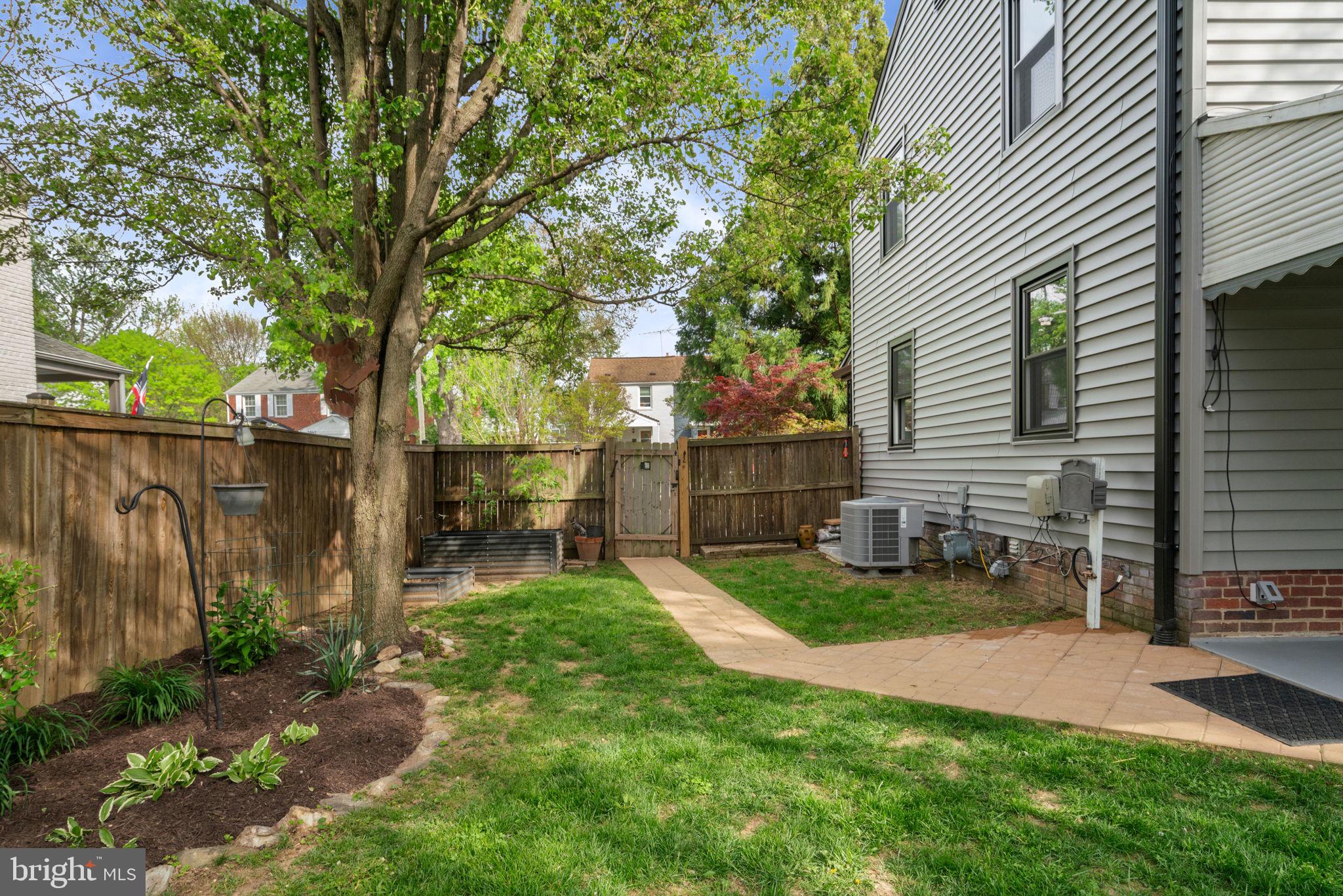 5950 WILLIAMSBURG ROAD