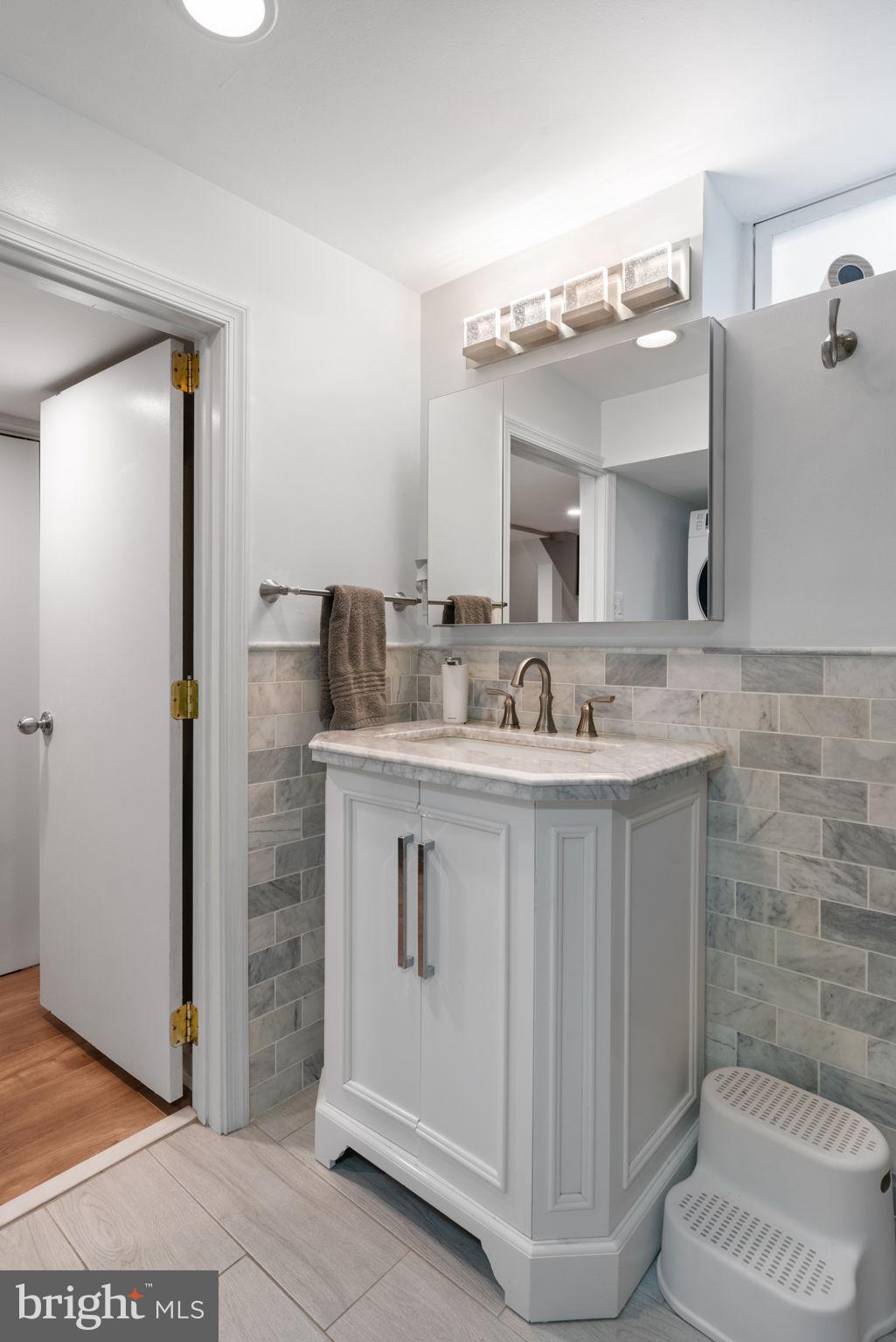 5950 WILLIAMSBURG ROAD