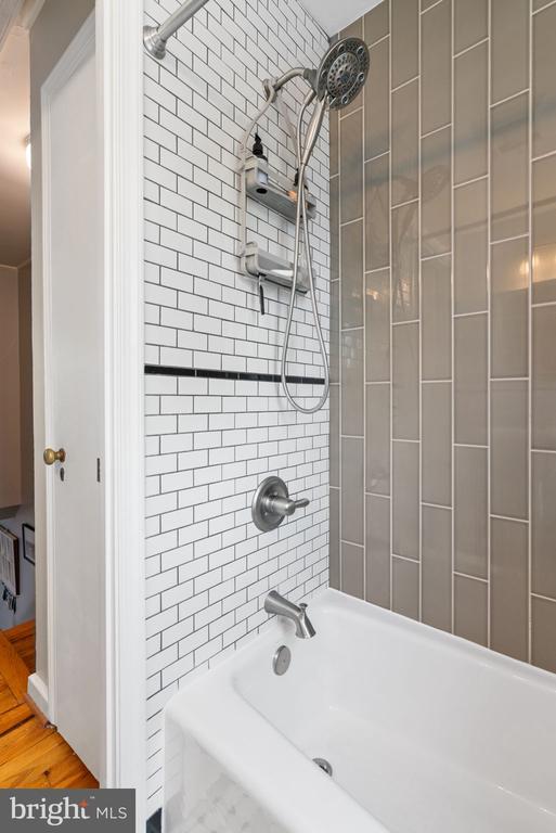 5950 WILLIAMSBURG ROAD