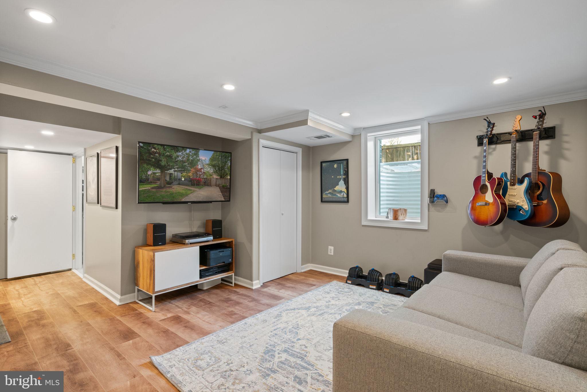 5950 WILLIAMSBURG ROAD