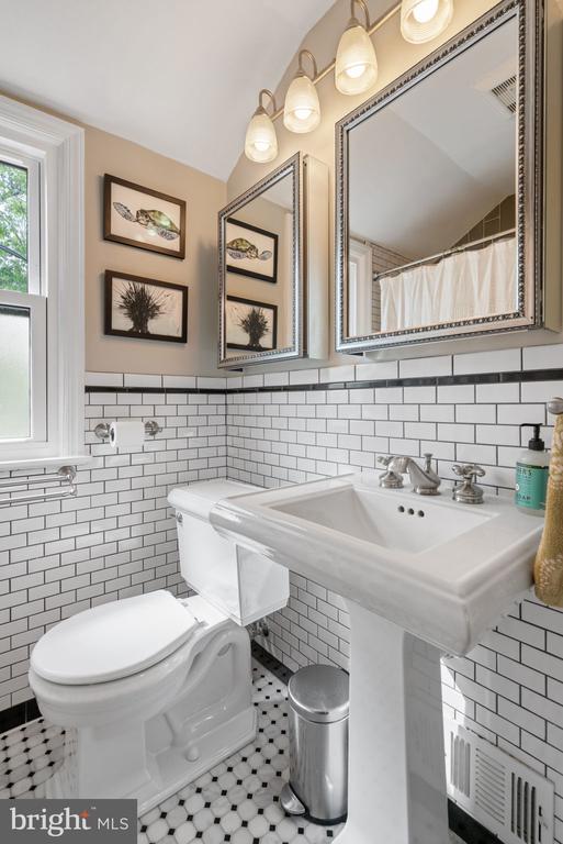 5950 WILLIAMSBURG ROAD