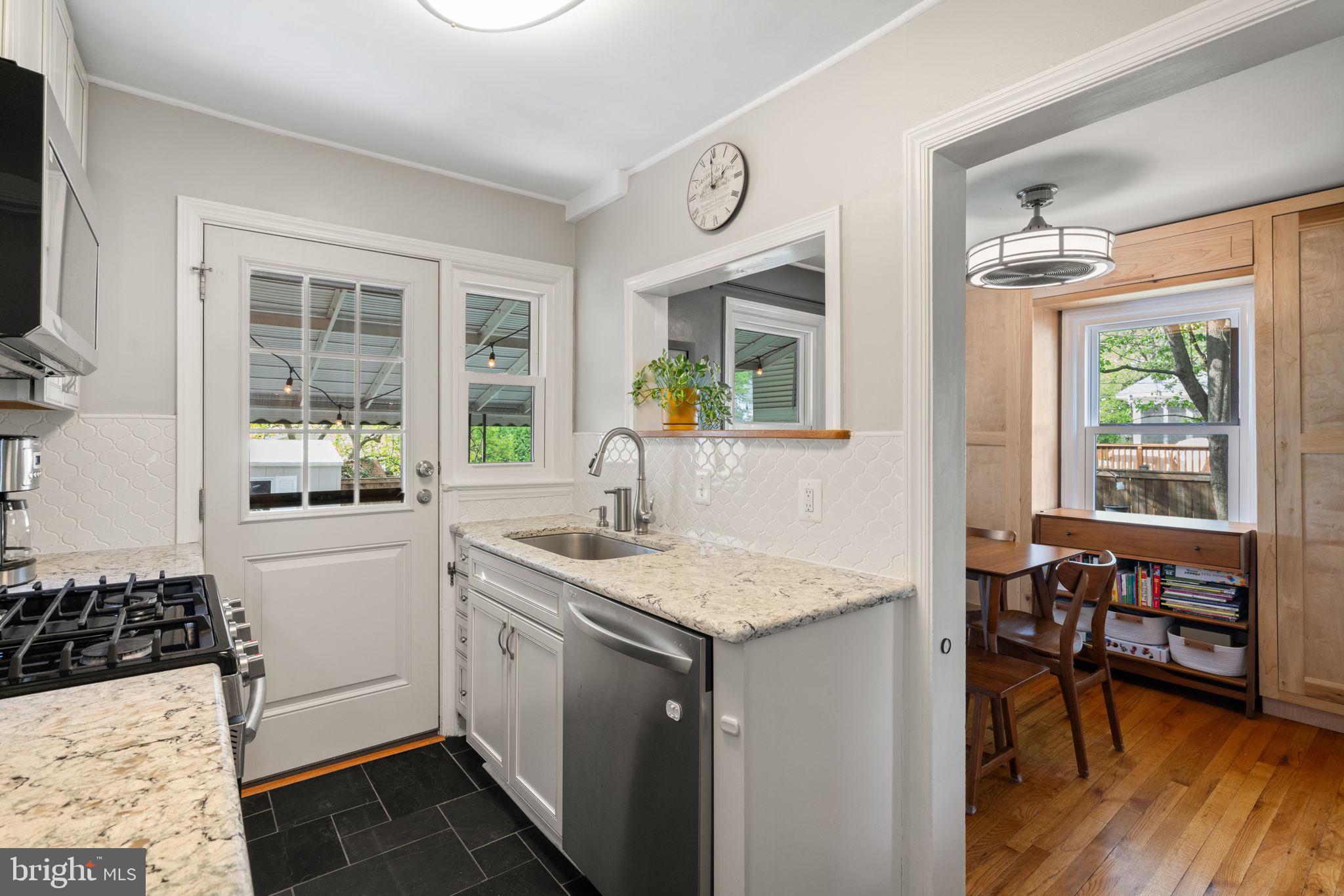 5950 WILLIAMSBURG ROAD