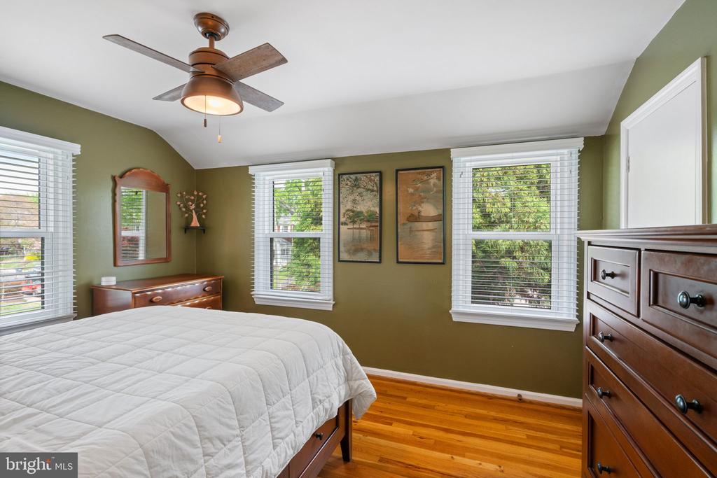 5950 WILLIAMSBURG ROAD