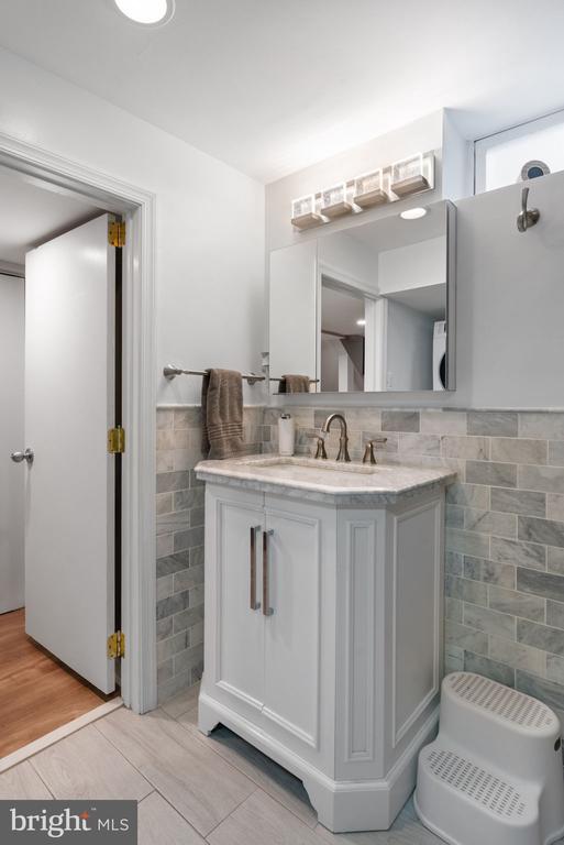5950 WILLIAMSBURG ROAD