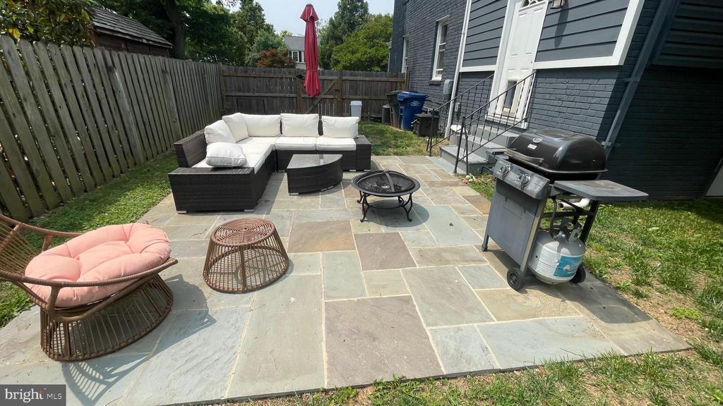 5951 WILLIAMSBURG ROAD