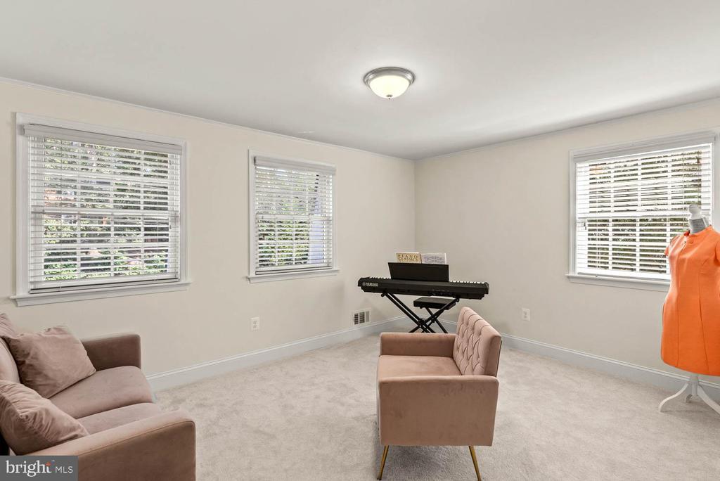 9326 FAIRFAX STREET