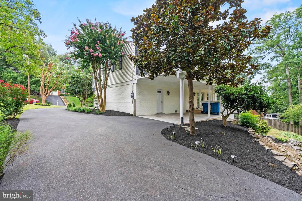 9326 FAIRFAX STREET
