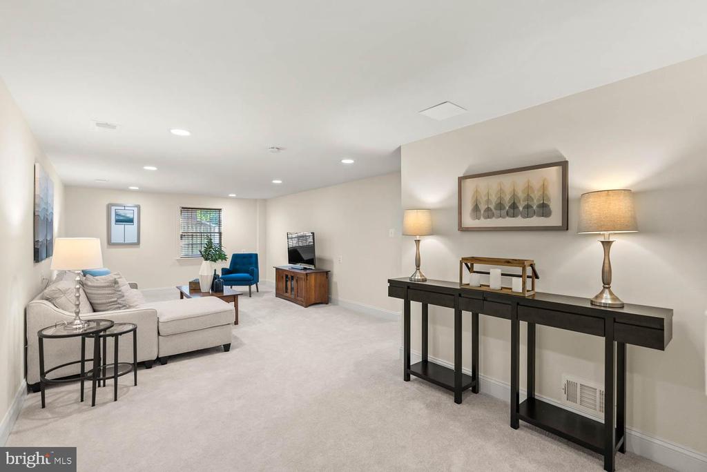 9326 FAIRFAX STREET