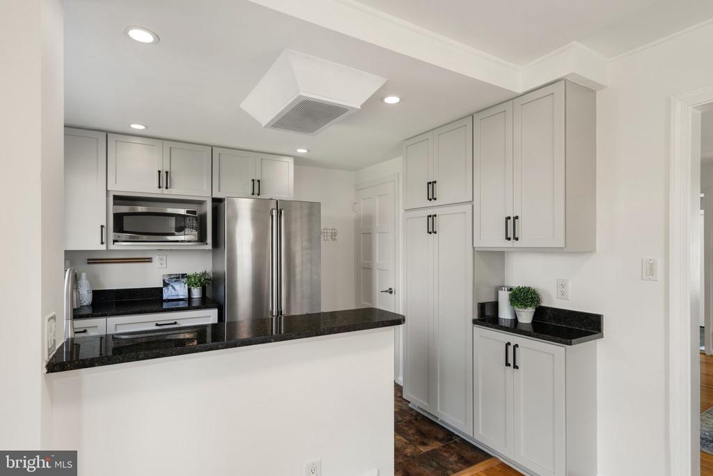 6021 WILLIAMSBURG ROAD