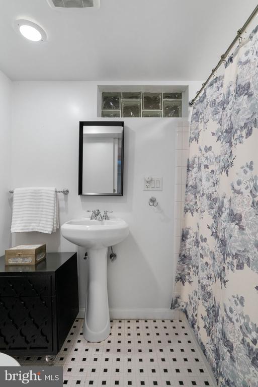 6021 WILLIAMSBURG ROAD