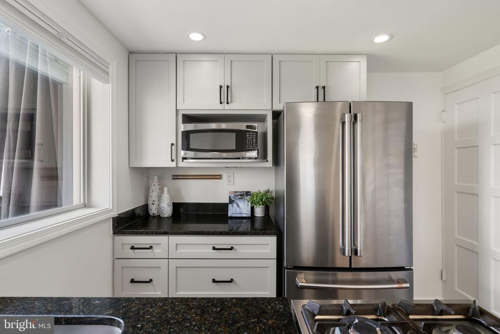 6021 WILLIAMSBURG ROAD