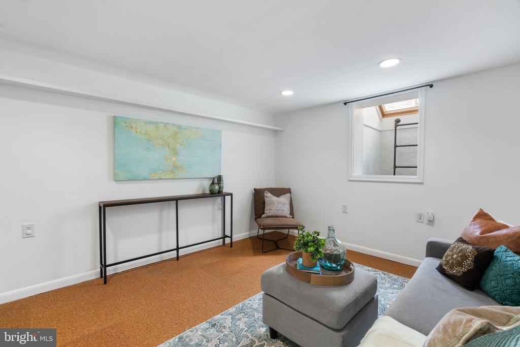 6021 WILLIAMSBURG ROAD
