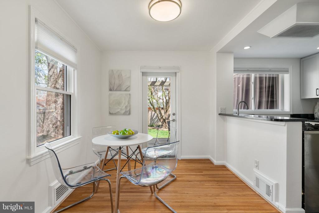6021 WILLIAMSBURG ROAD