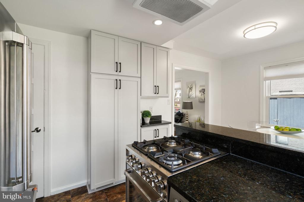6021 WILLIAMSBURG ROAD