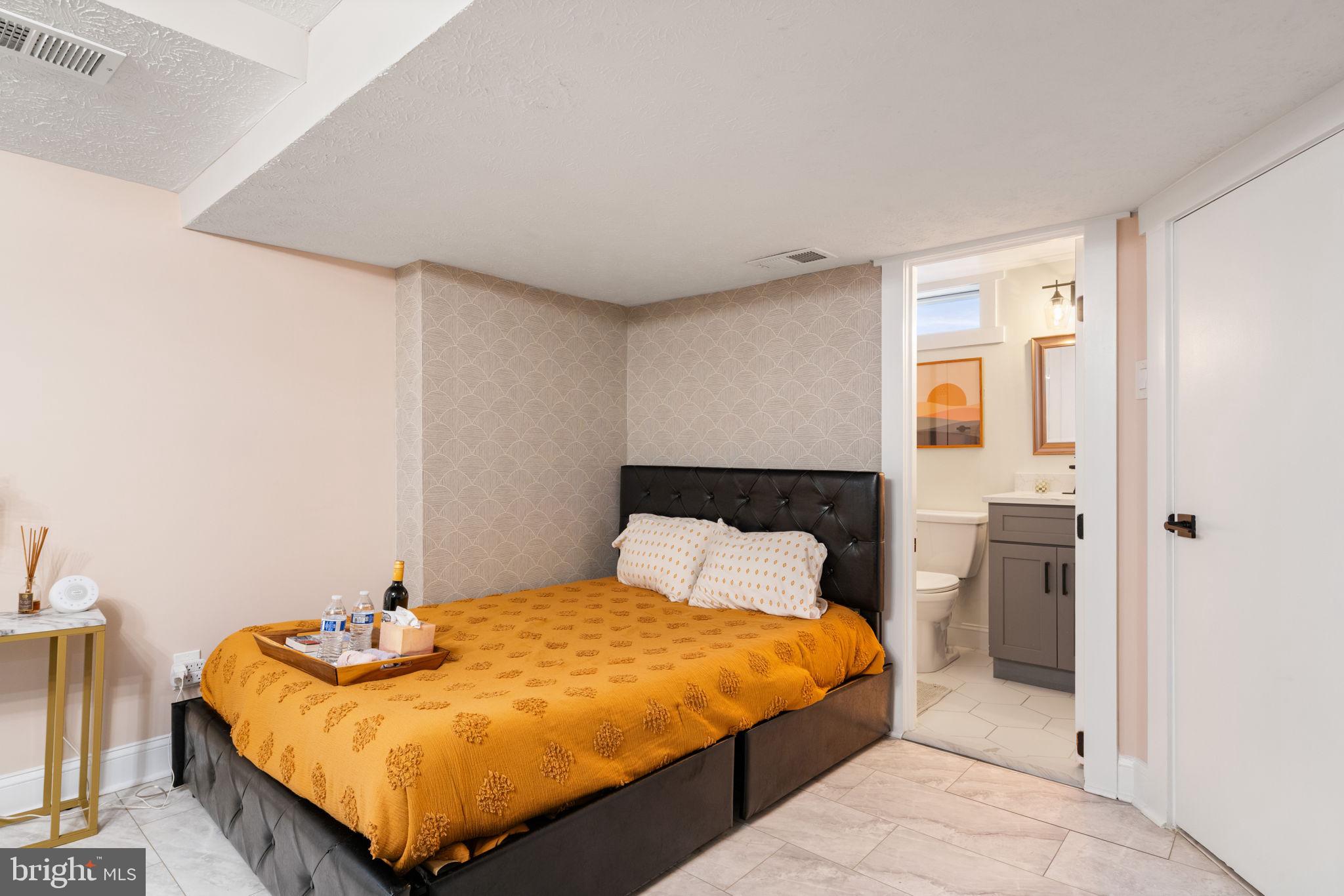 6106 N KINGS HIGHWAY