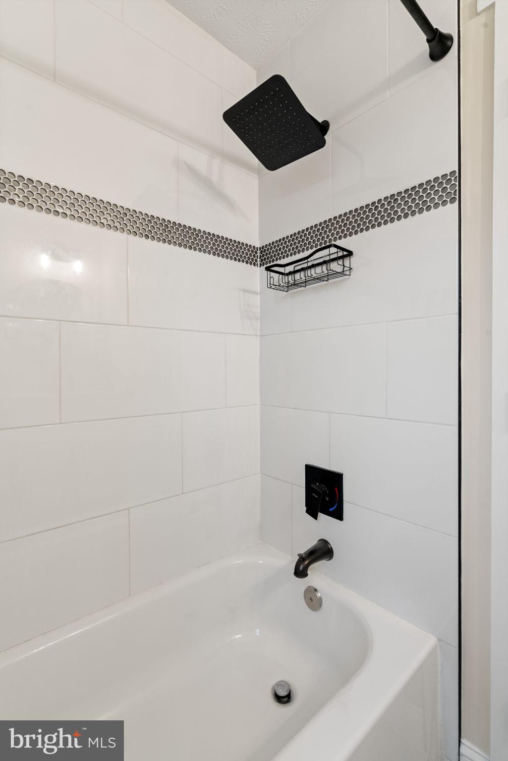 6106 N KINGS HIGHWAY