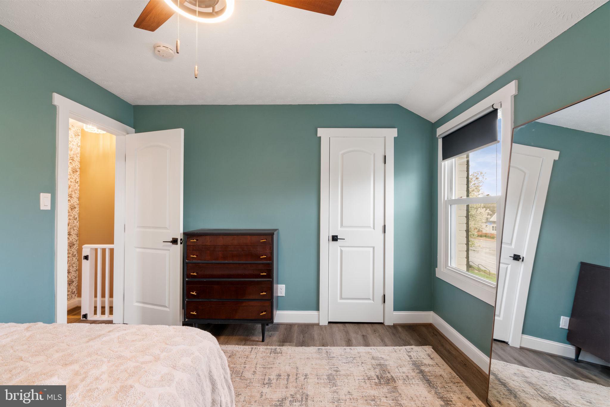 6106 N KINGS HIGHWAY