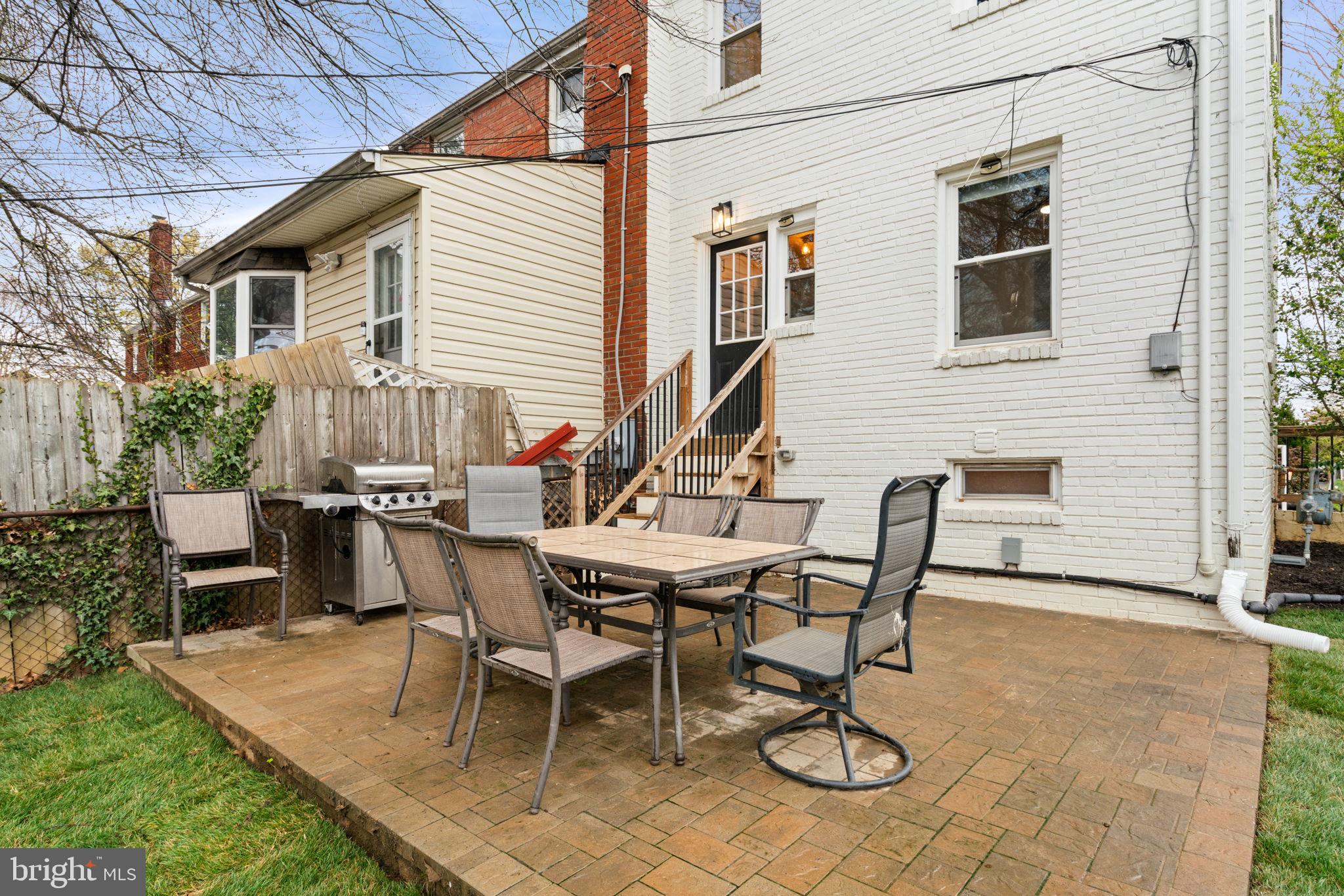 6106 N KINGS HIGHWAY