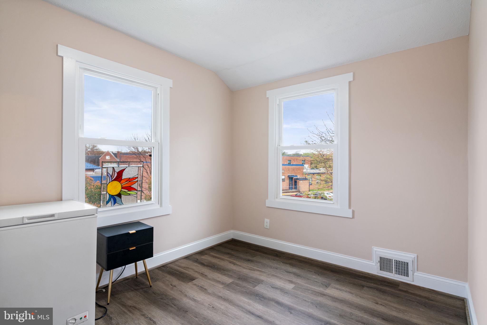 6106 N KINGS HIGHWAY