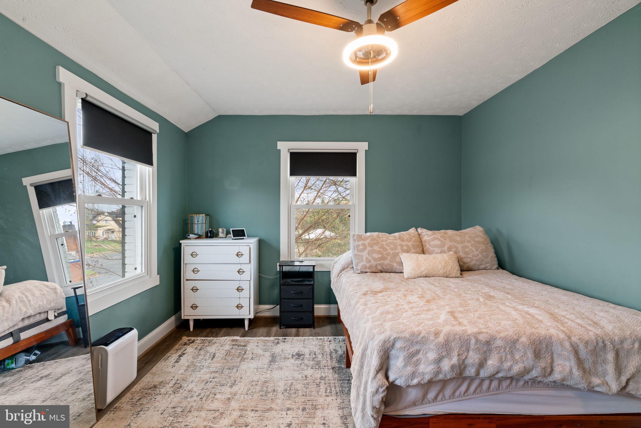 6106 N KINGS HIGHWAY