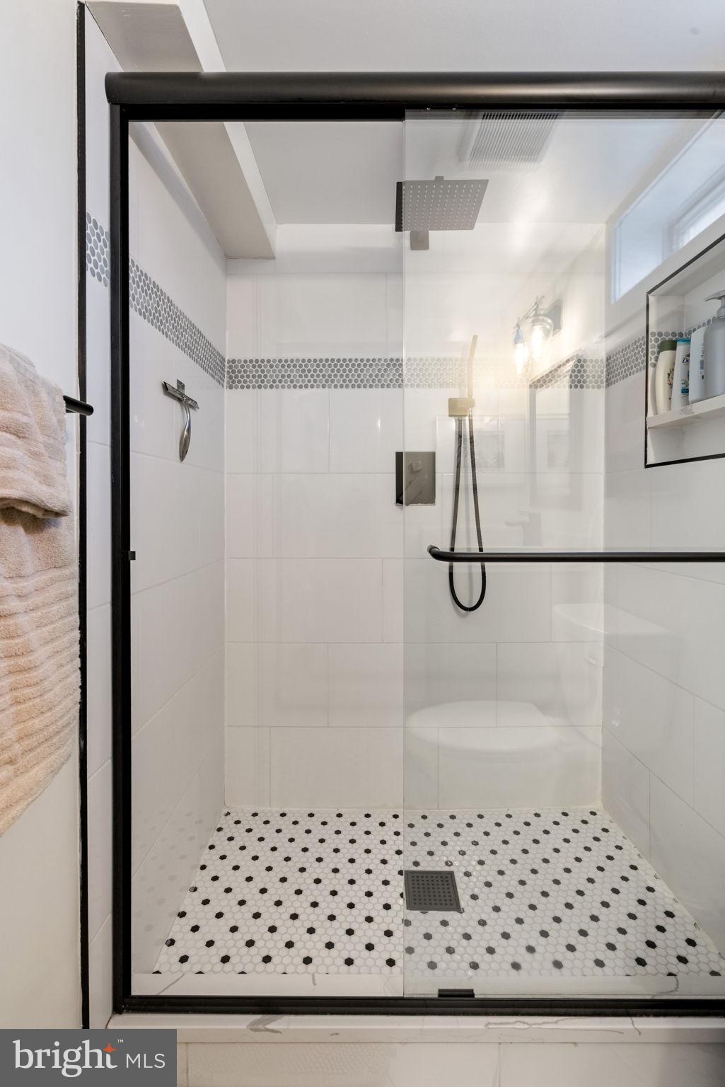 6106 N KINGS HIGHWAY