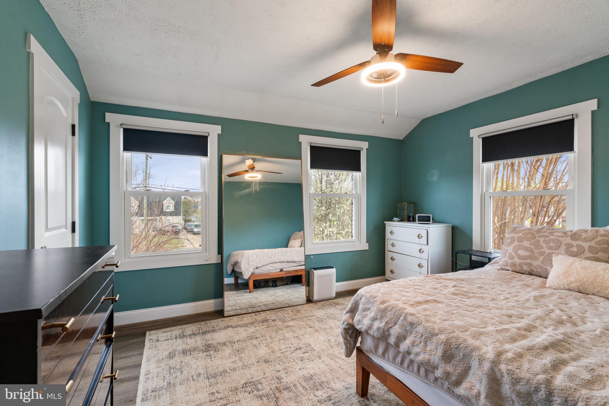 6106 N KINGS HIGHWAY