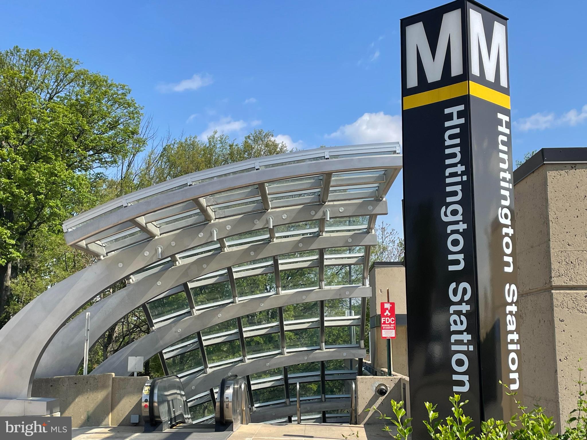 6106 N KINGS HIGHWAY