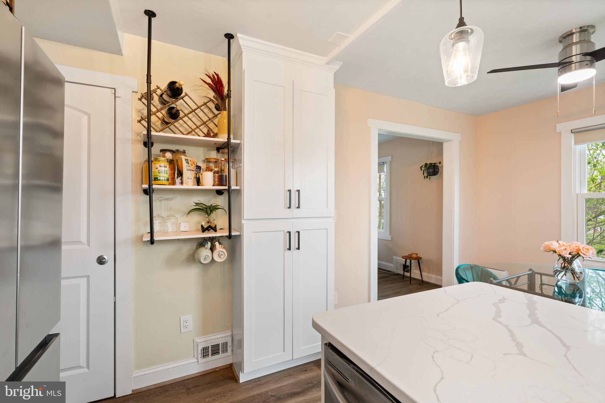 6106 N KINGS HIGHWAY