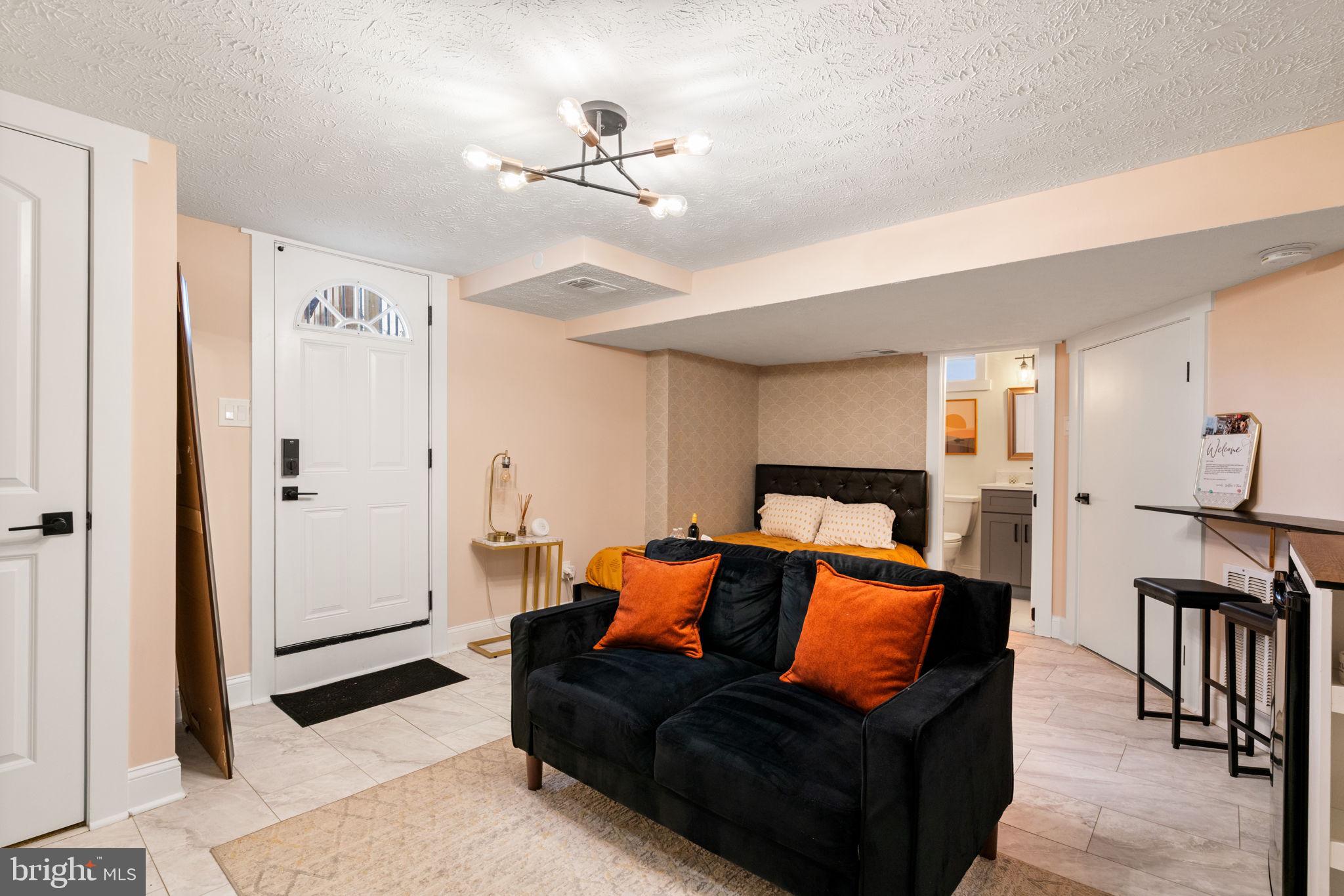 6106 N KINGS HIGHWAY