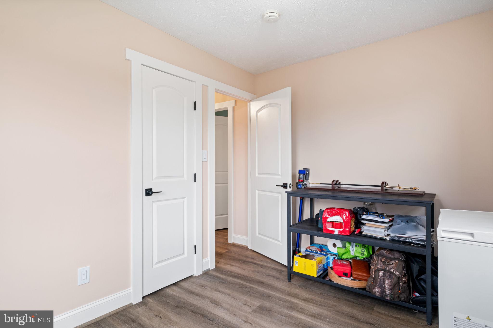 6106 N KINGS HIGHWAY