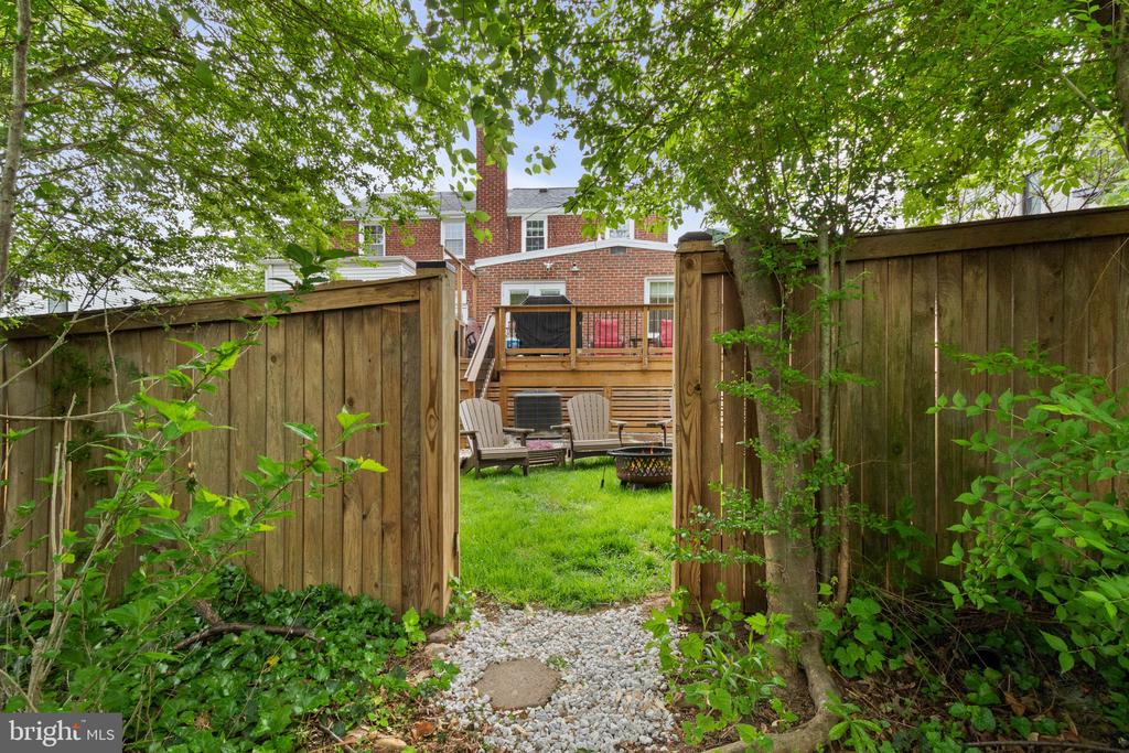 5834 EDGEHILL DRIVE