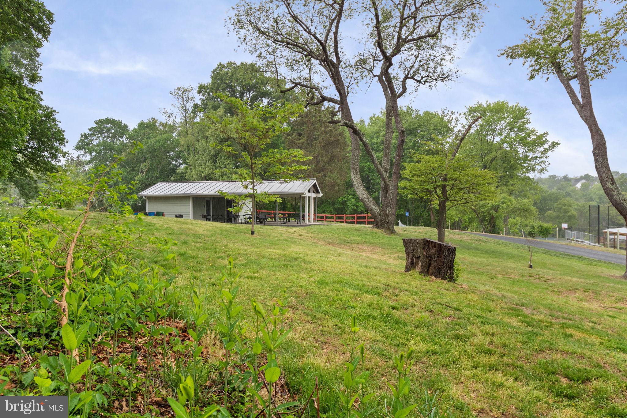 5834 EDGEHILL DRIVE