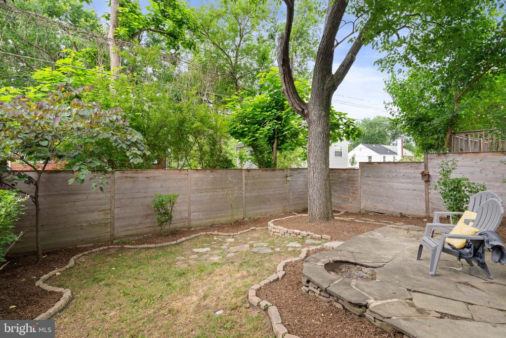 2713 ALBEMARLE DRIVE