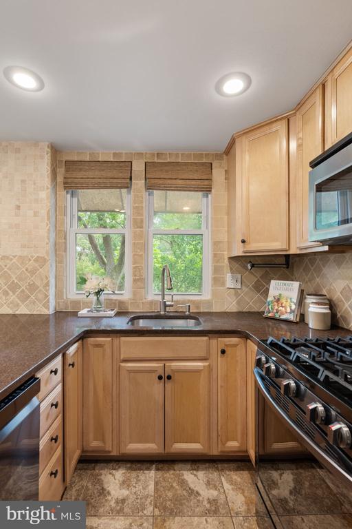 2713 ALBEMARLE DRIVE