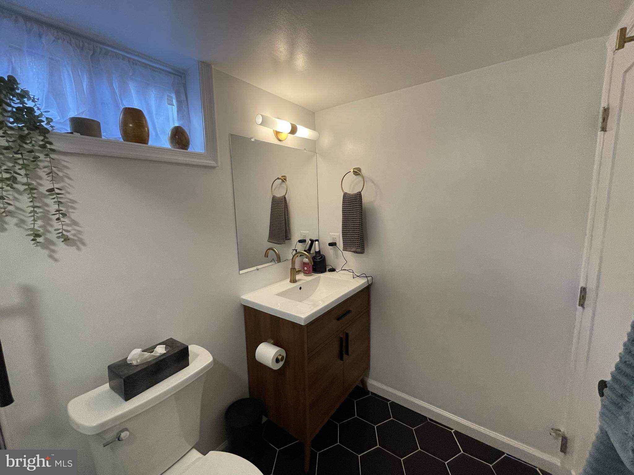 2221 ARLINGTON TERRACE