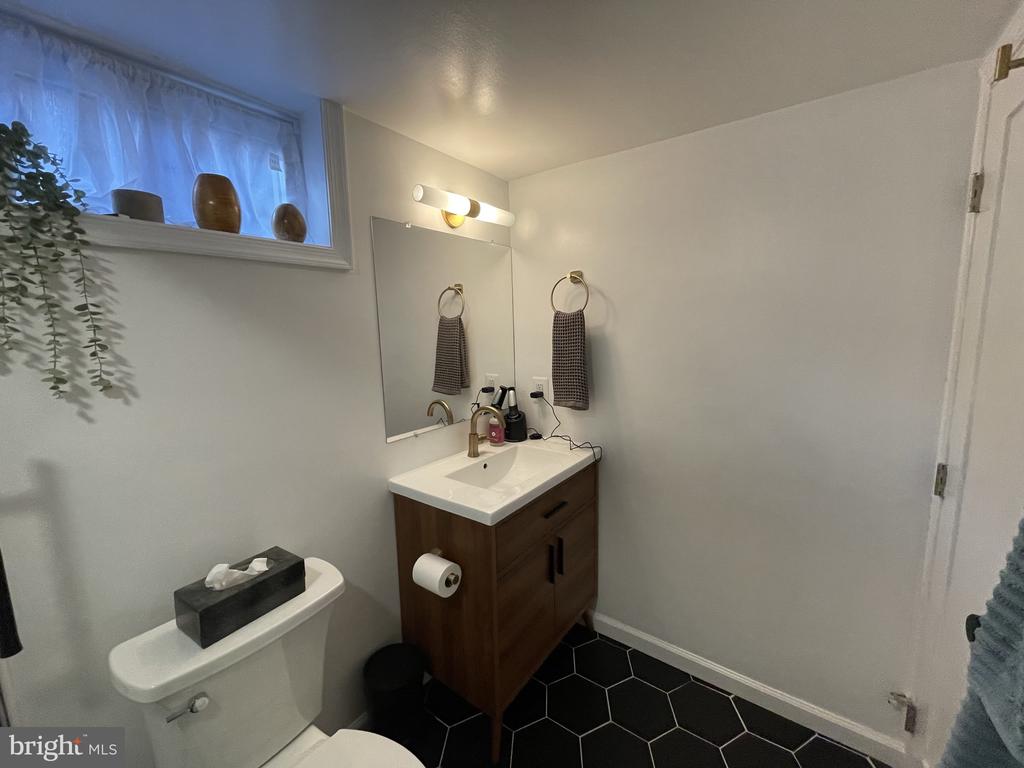 2221 ARLINGTON TERRACE