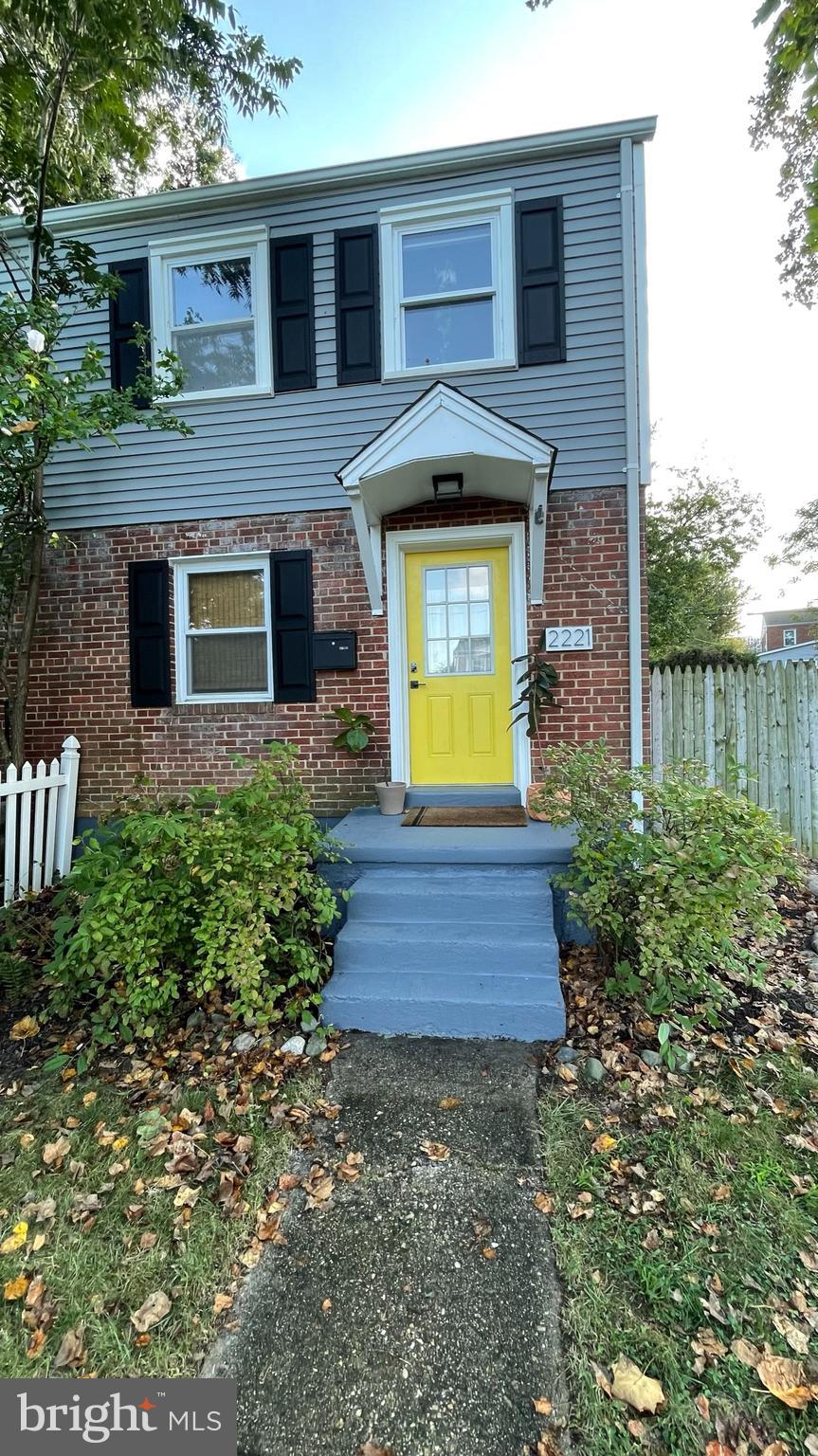 2221 ARLINGTON TERRACE