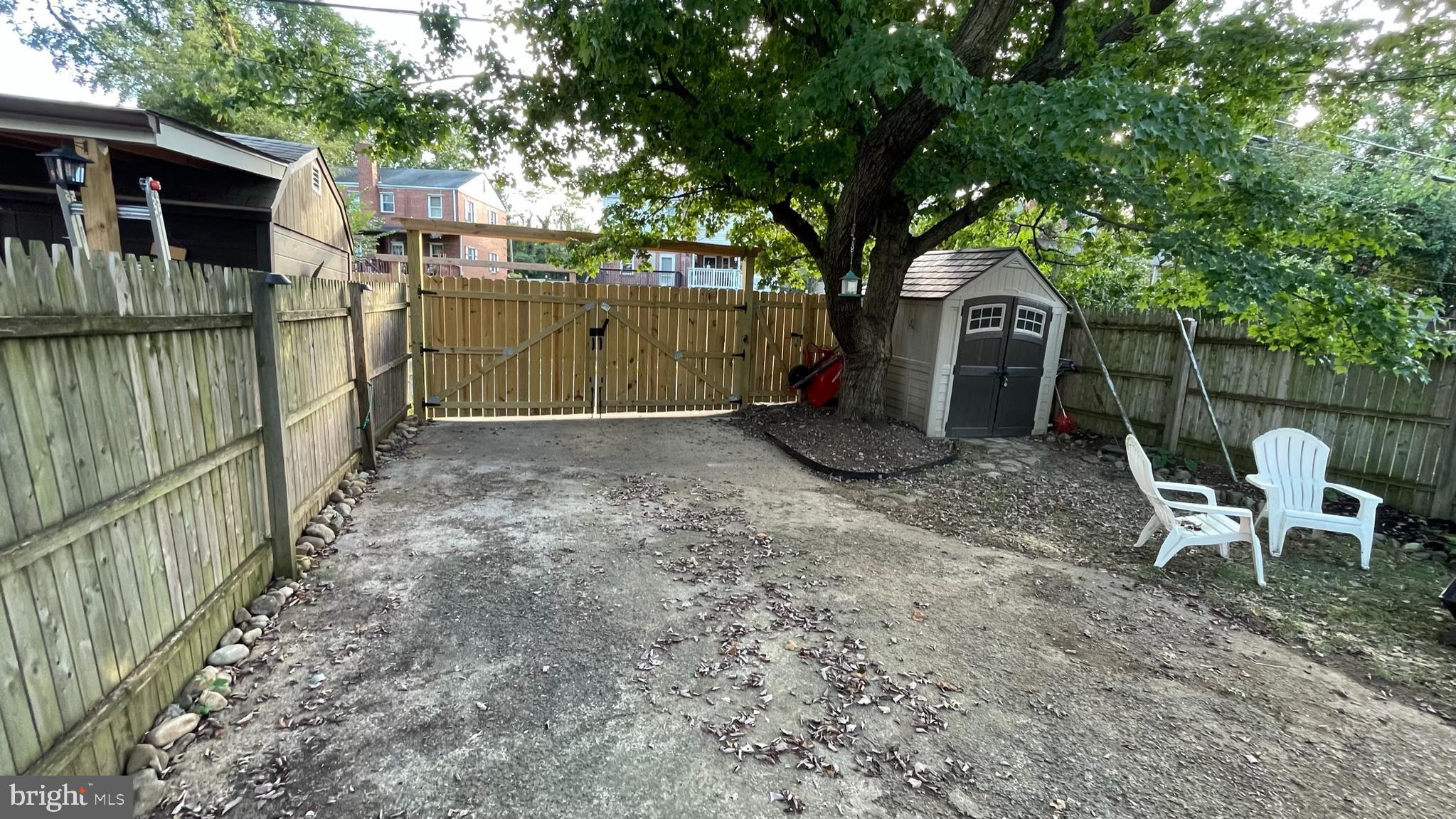 2221 ARLINGTON TERRACE
