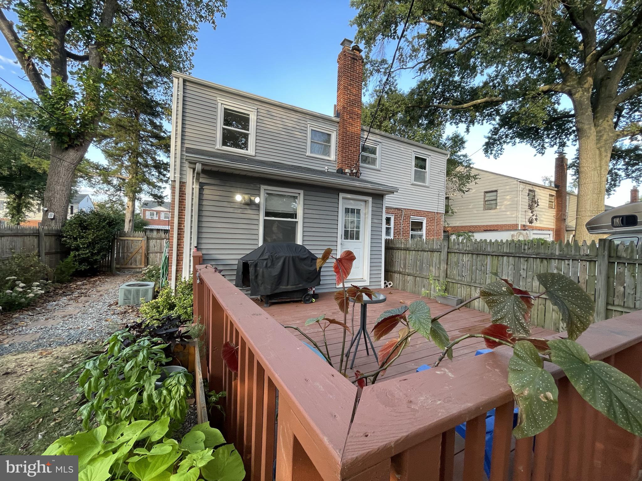 2221 ARLINGTON TERRACE