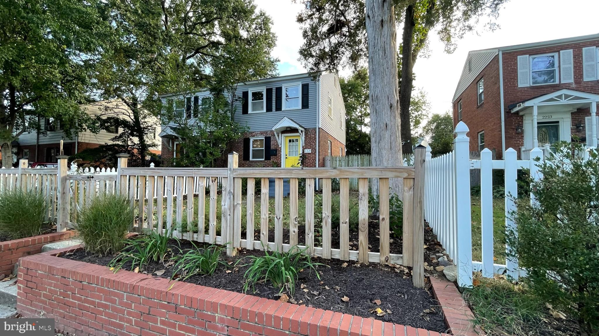 2221 ARLINGTON TERRACE