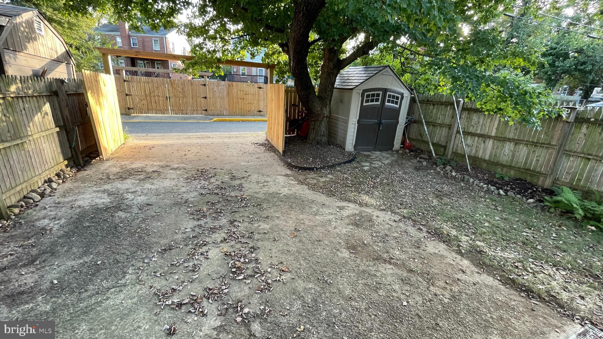 2221 ARLINGTON TERRACE