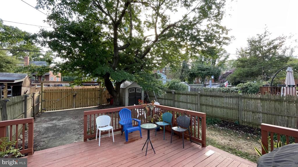 2221 ARLINGTON TERRACE