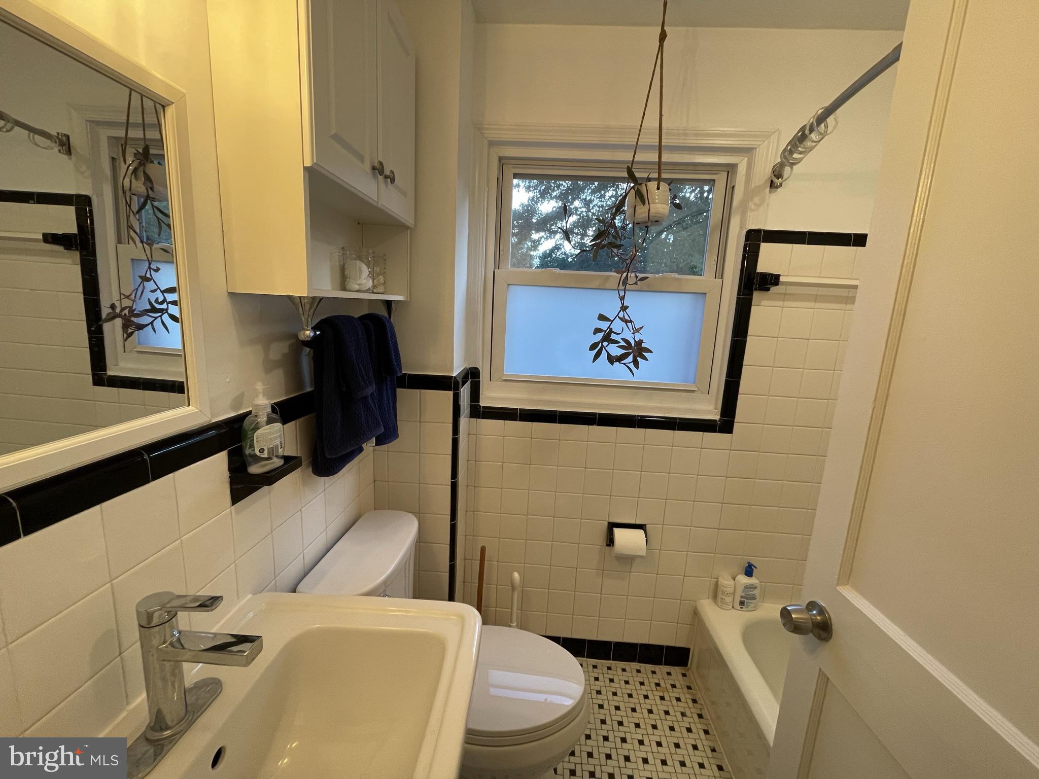 2221 ARLINGTON TERRACE