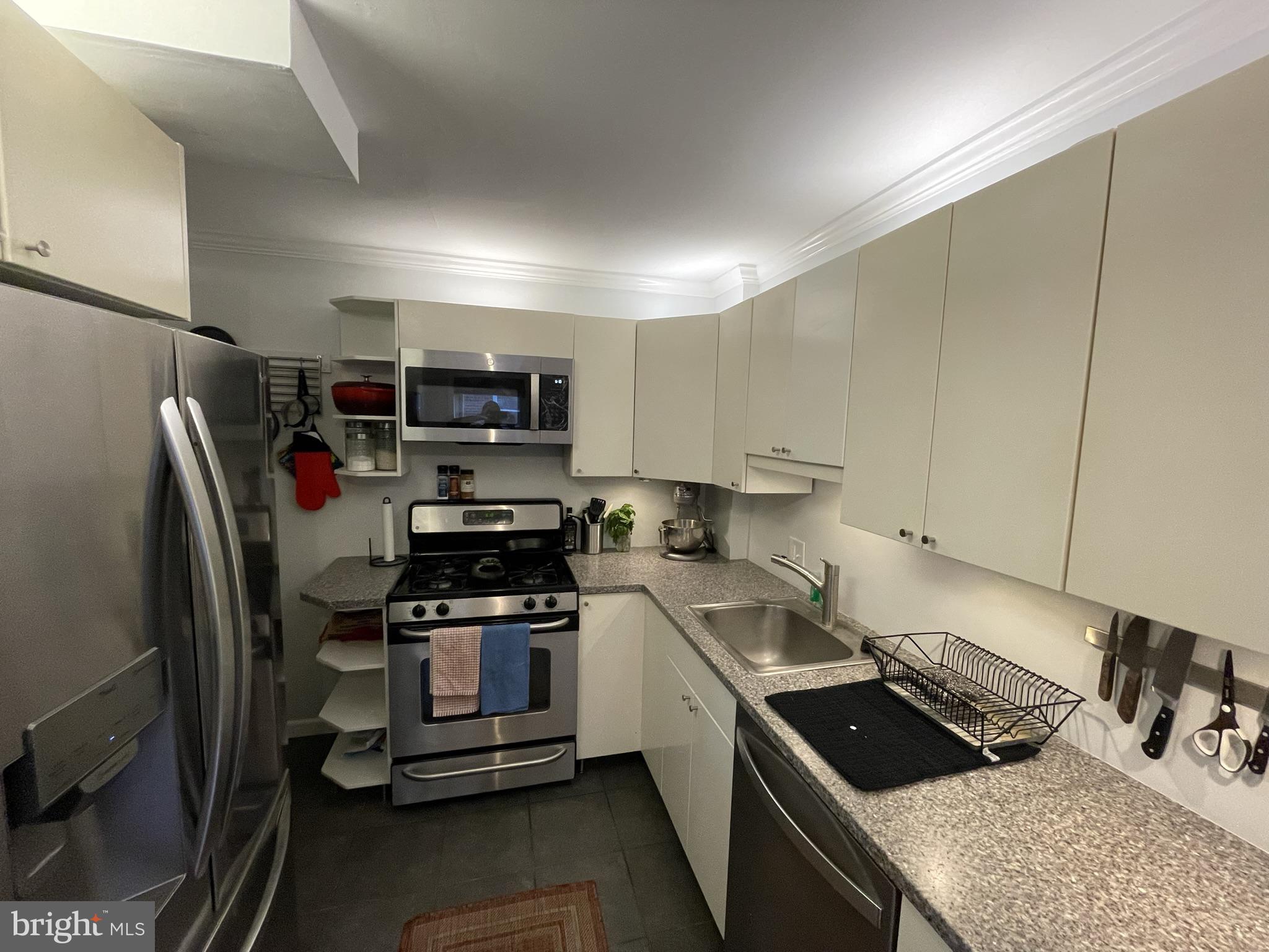 2221 ARLINGTON TERRACE