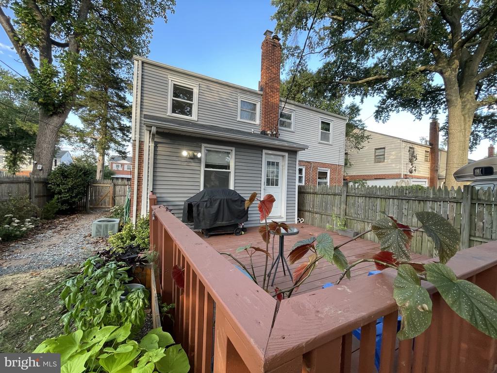 2221 ARLINGTON TERRACE