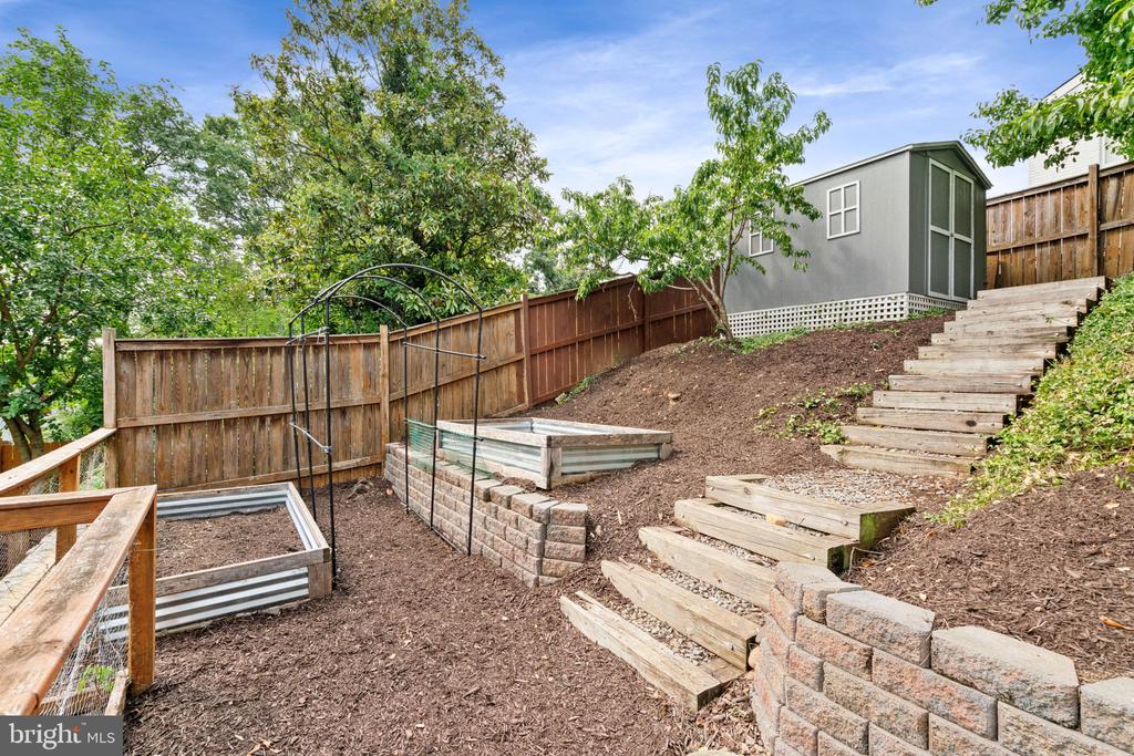 2720 JEFFERSON DRIVE