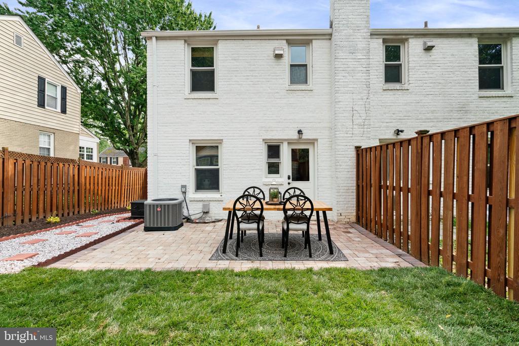 2720 JEFFERSON DRIVE