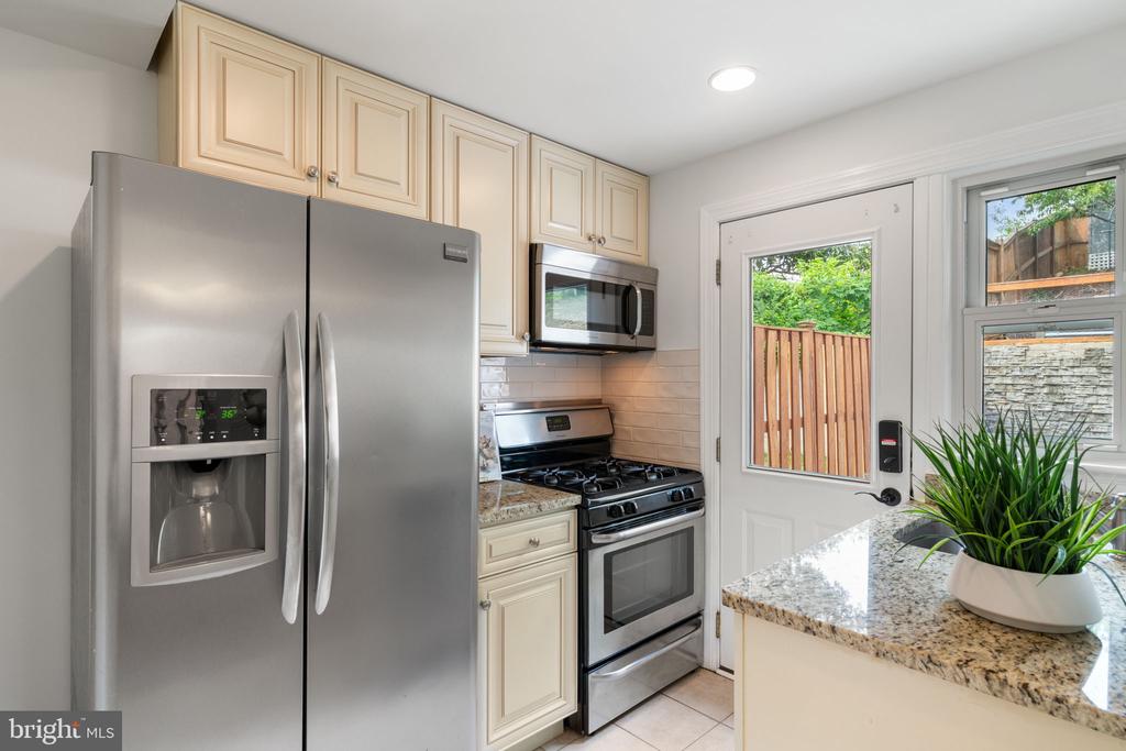 2720 JEFFERSON DRIVE