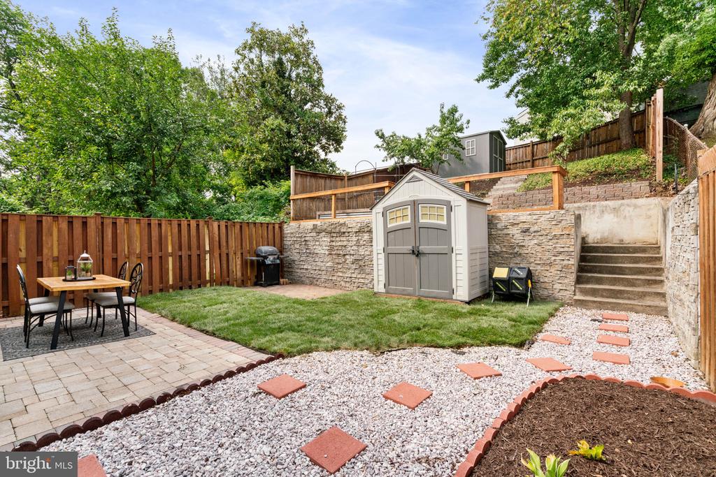 2720 JEFFERSON DRIVE
