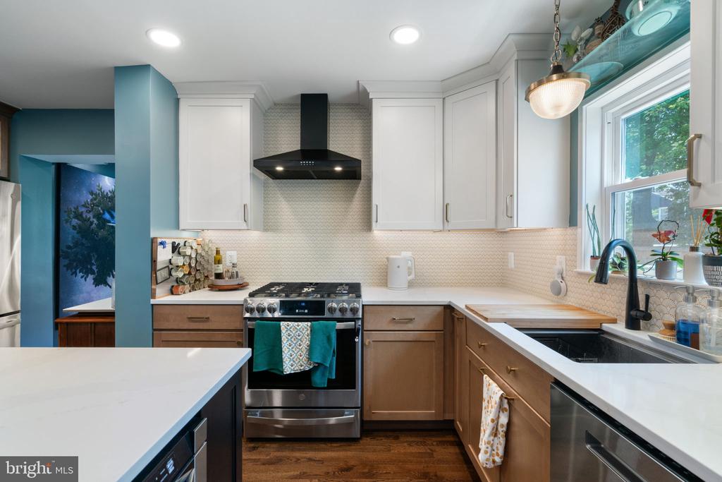 6011 WILLIAMSBURG ROAD